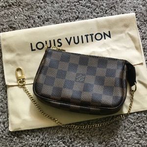 ❌❌ SOLD ❌❌ Authentic Louis Vuitton Mini Pochette